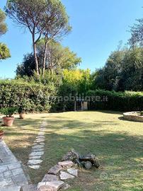 Bilocale in villa in contesto esclusivo