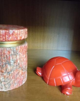 Contenitore e tartaruga in alabastro rosso anni 70