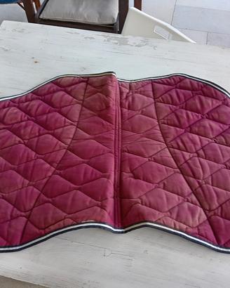 Coprisella e casco da equitazione 