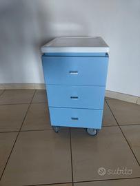 Cassettiera con ruote e freni