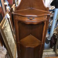 Angoliera in legno