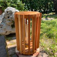 Lampada in legno