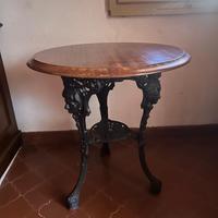 Tavolino in ghisa e legno "pub inglese"