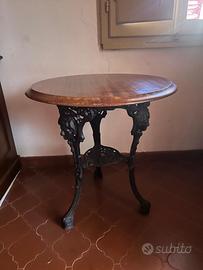 Tavolino in ghisa e legno "pub inglese"