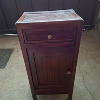 Mobile comodino restaurato