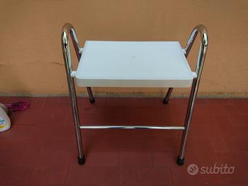 Sgabello da doccia in acciaio e plastica