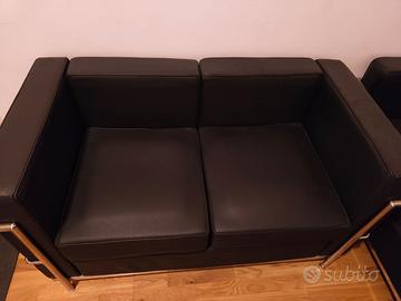divani neri completamente nuovi come da foto.