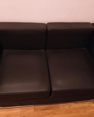 divani neri completamente nuovi come da foto.