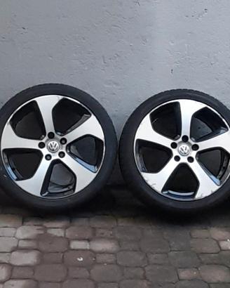 cerchi completi di gomme