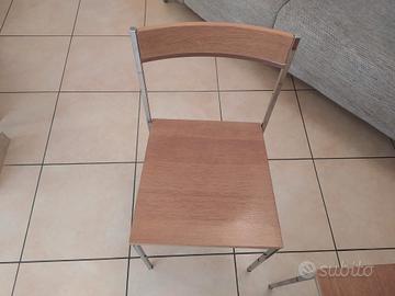 sedie in legno e acciaio