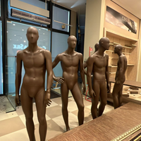 Manichini per negozio di abbigliamento