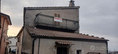 Casa indipendente sulla piazza principale