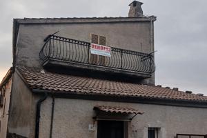Casa indipendente sulla piazza principale