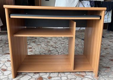 Scrivania da ufficio con cassetto estraibile