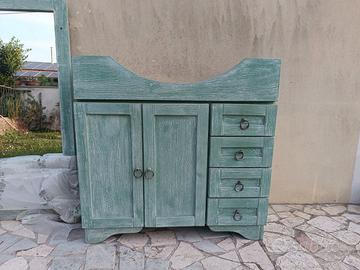 Mobile e specchio bagno