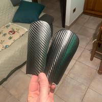 Parastinchi calcio in vera fibra di carbonio