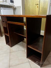 Scrivania  artigianale in legno