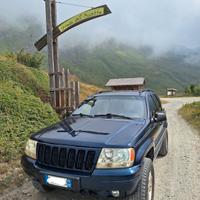 Jeep Grand Cherokee 4.0 L6 benzina anno 2000.