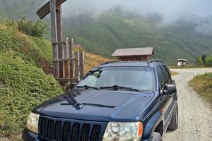 Jeep Grand Cherokee 4.0 L6 benzina anno 2000.