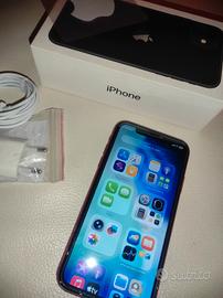 iPhone 11 con 128 giga di memoria 