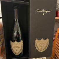 Bottiglia vuota Dom Pérignon 2008 con scatola