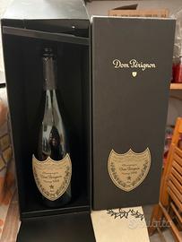 Bottiglia vuota Dom Pérignon 2008 con scatola