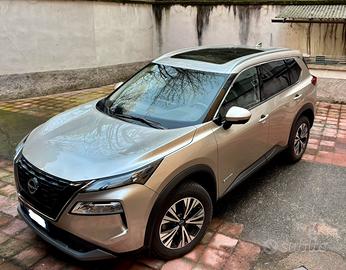 Nissan X-Trail 2023 con Tetto panoramico