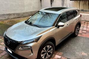 Nissan X-Trail 2023 con Tetto panoramico