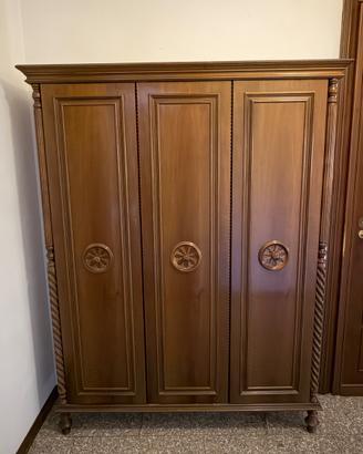 Armadio da ingresso in legno