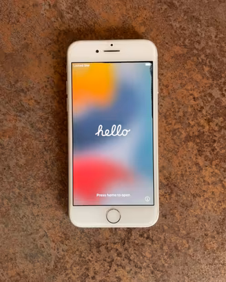 Iphone 7 Silver. Funzionante (schermo con difetto)