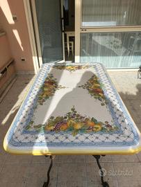 Coordinato di arredi per camera da letto e cucina.