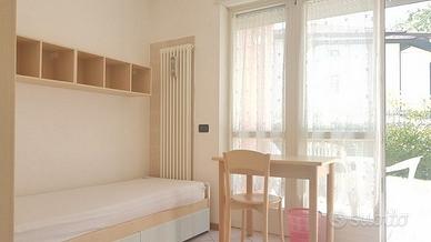 Posto letto in doppia per ragazza con giadino