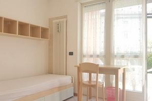 Posto letto in doppia per ragazza con giadino