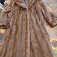 vari cappotti e giacconi di visone e montone