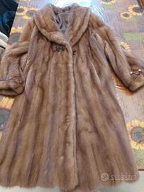 vari cappotti e giacconi di visone e montone