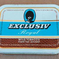 Vecchia scatola in latta per tabacco