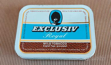 Vecchia scatola in latta per tabacco