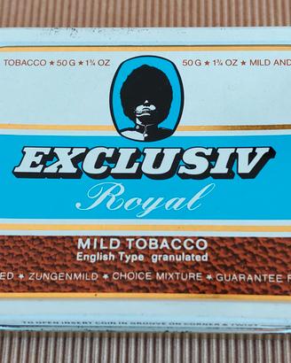 Vecchia scatola in latta per tabacco