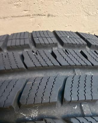 Treno 4 gomme invernali Momo North Pole 205/45 R17