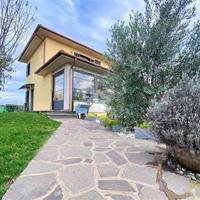 PORZIONE DI BIFAMILIARE A CAPODIMONTE