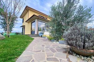 PORZIONE DI BIFAMILIARE A CAPODIMONTE