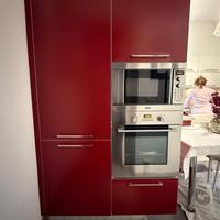 Cucina completa con elettrodomestici