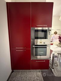 Cucina completa con elettrodomestici