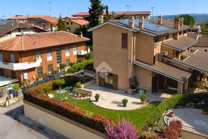 CASA SEMINDIPENDENTE A MOSCIANO SANT'ANGELO