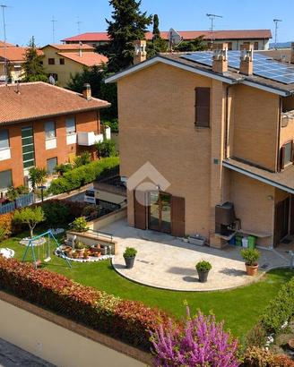 CASA SEMINDIPENDENTE A MOSCIANO SANT'ANGELO