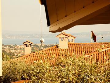 Appartamento con vista lago e posto auto privato