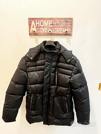 Giubotto nero con cappuccio