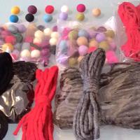 Pietre catene accessori feltro legno bigiotteria