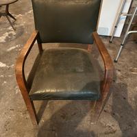 Sedia in legno con bracciolo seduta in pelle