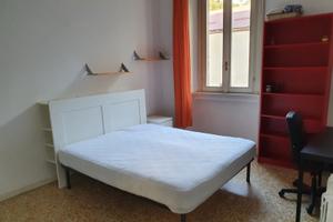 Stanza singola, ampia e luminosa